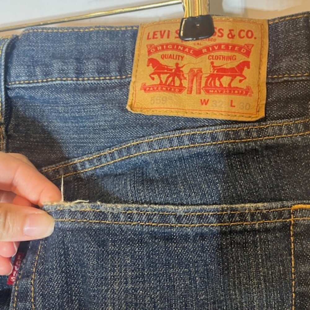 Levi's Men's 559 Medium Wash Distressed Blue Jeans Sz W 32 L 30 - Picture 3 of 7